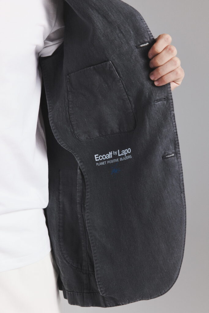 Asphalt Blazer aus der Lapo Elkann-Kollektion (Foto: ECOALF)
