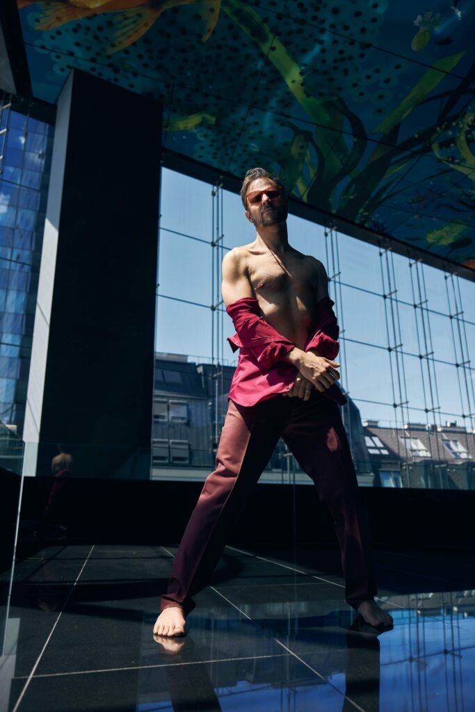 The King of Posing: Philipp Hochmair (Foto: CALL Magazine/Celine May)