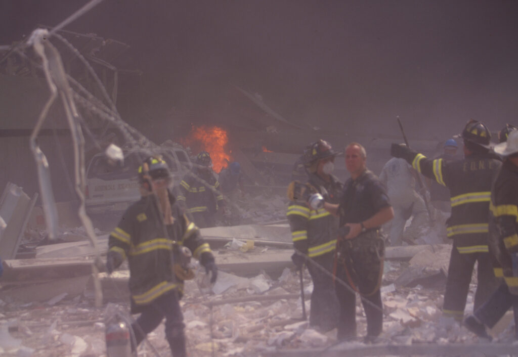 Trotz Lebensgefahr auf der Suche nach Überlebenden: Die Helden des FDNY (Foto: Library of Congress)